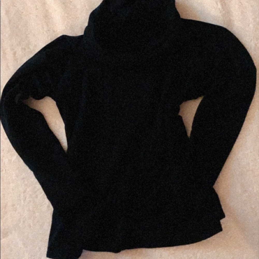 Black sweatshirt turtle kneck